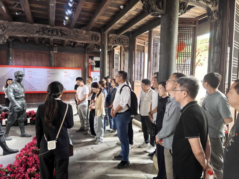 循跡悟思想 發(fā)揚鐵作風 凝心促踐行  亞通新材黨總支開展主題黨日活動2.jpg
